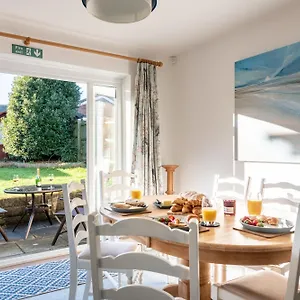 Port View House 3-bedroom Self Catering Family With Garden Near Cardiff